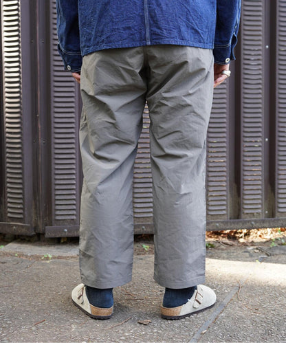 聯名 NYLON TUCK PANTS 尼龍褶襉褲