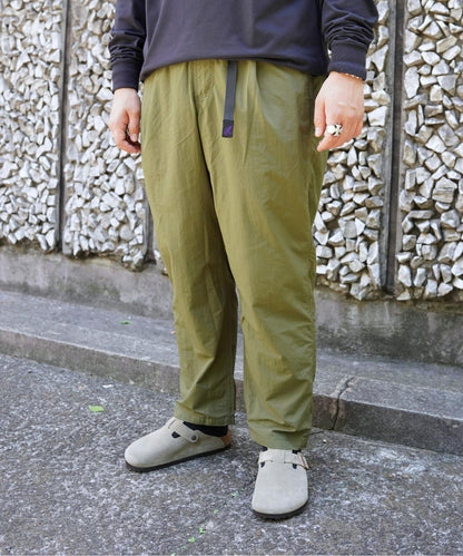 聯名 NYLON TUCK PANTS 尼龍褶襉褲