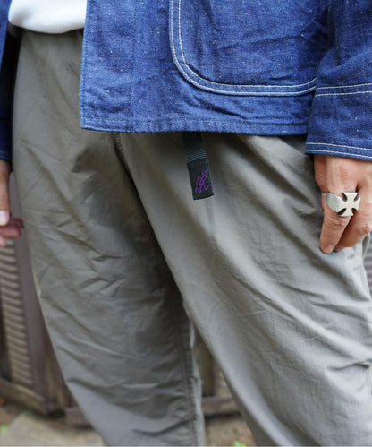 聯名 NYLON TUCK PANTS 尼龍褶襉褲