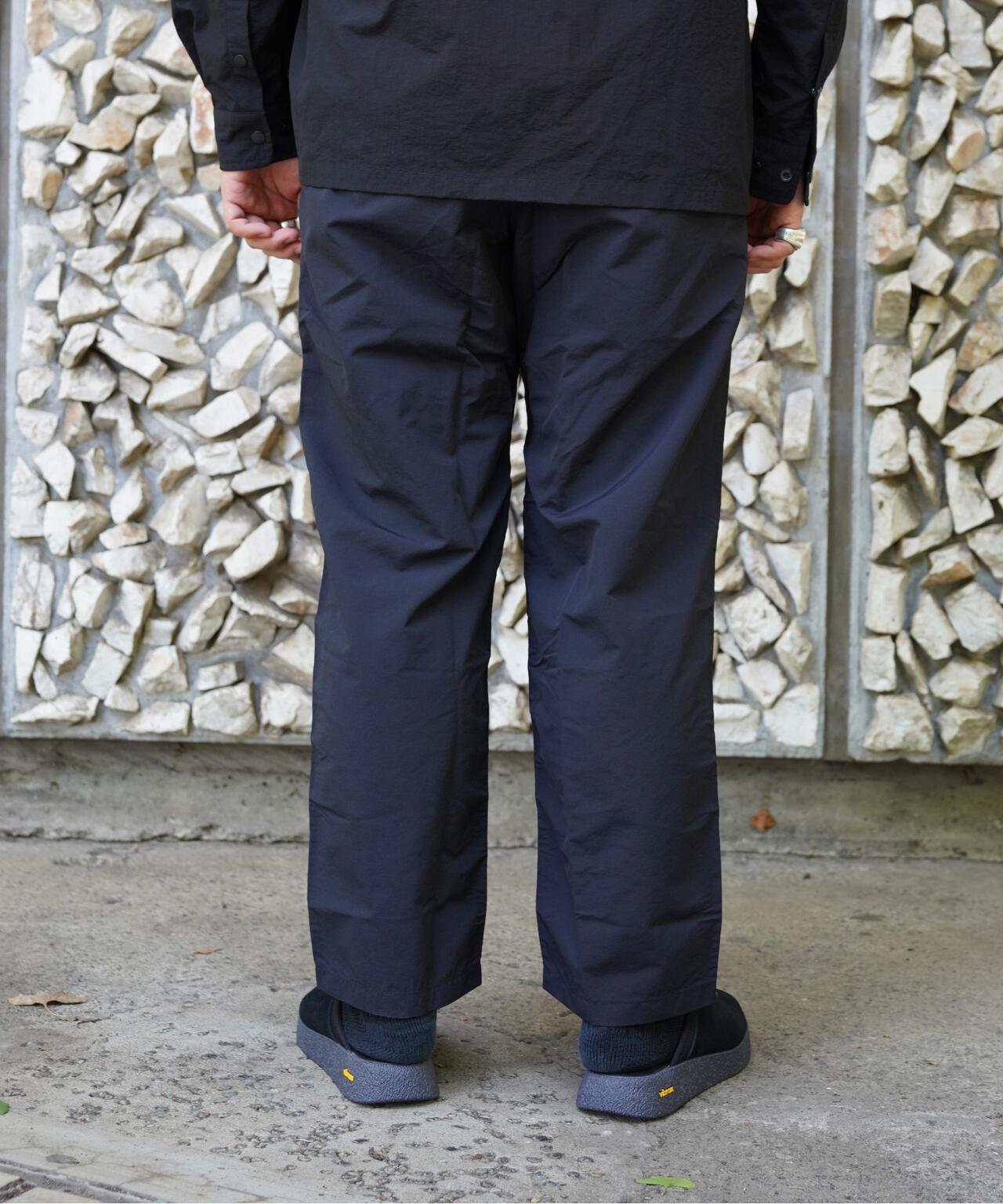 聯名 NYLON TUCK PANTS 尼龍褶襉褲