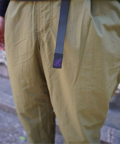 聯名 NYLON TUCK PANTS 尼龍褶襉褲