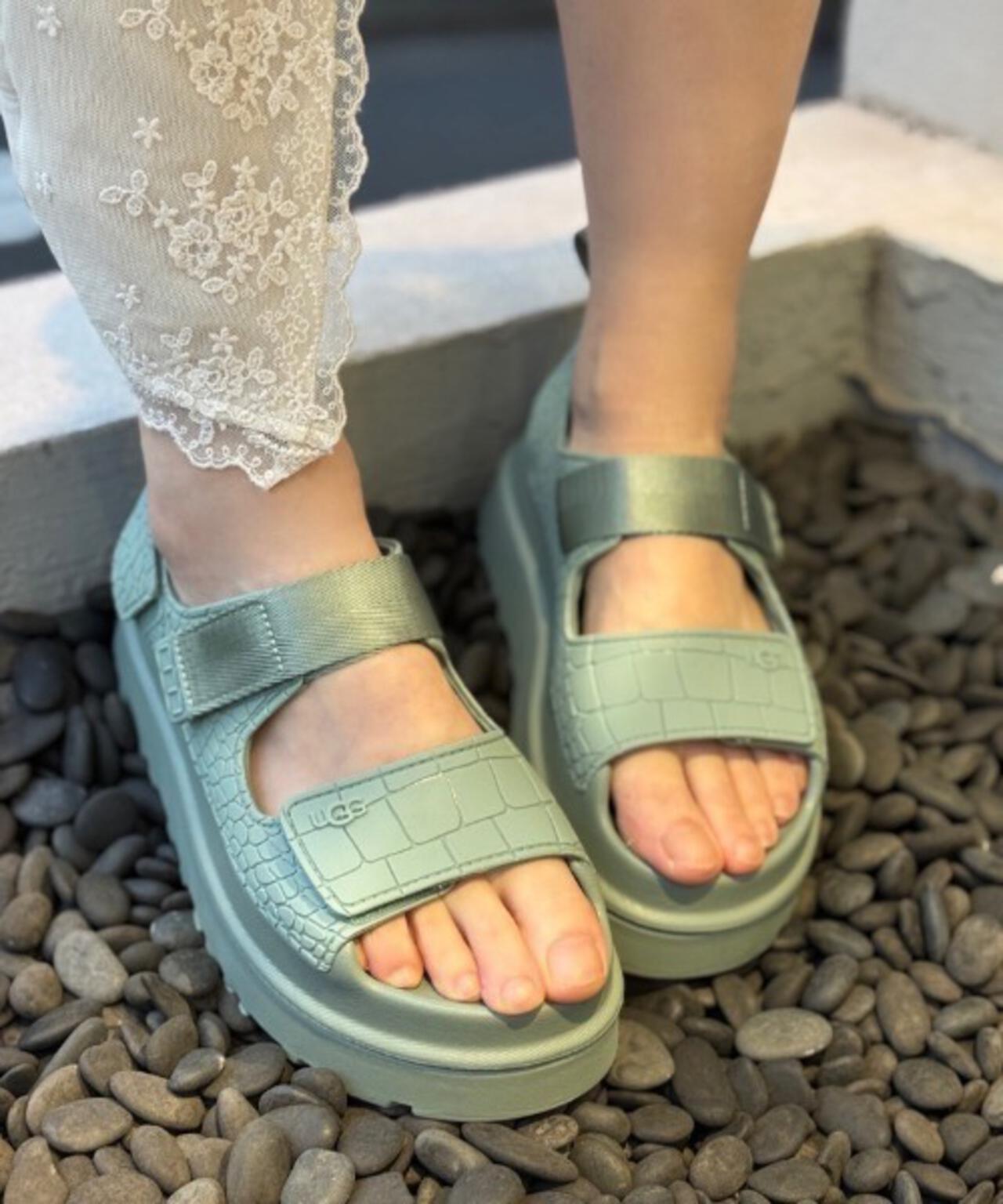 UGG GoldenGlow Embossed 浮雕設計配件