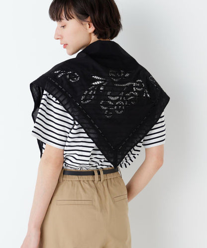 鏤空刺繡三角圍巾