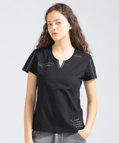 KEY NECK 刺繡 T-SHIRT 短袖T恤（直營店限定）