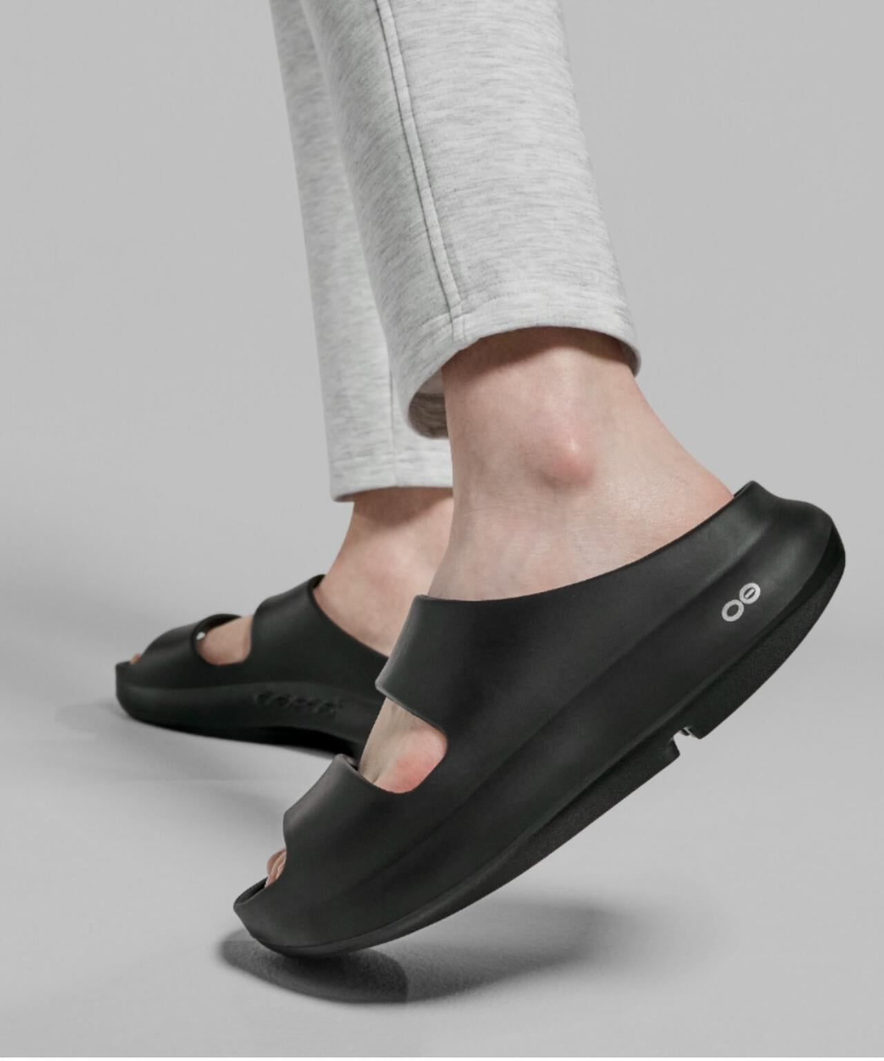OOFOS OOYEA 恢復涼鞋