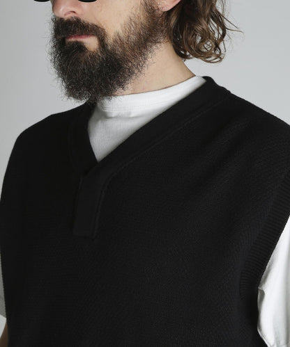 B.S. KNIT VEST 黑羊圖案 針織背心