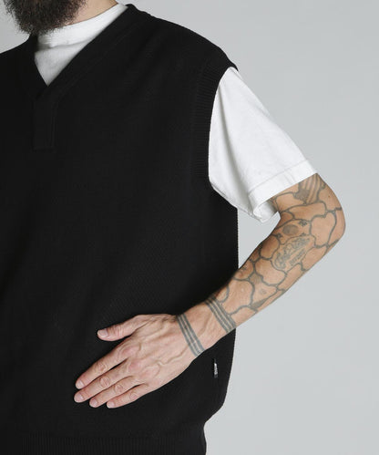 B.S. KNIT VEST 黑羊圖案 針織背心