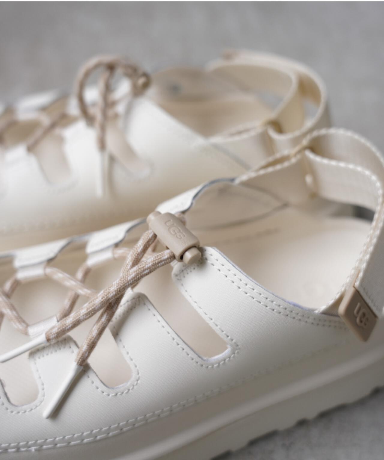 UGG GoldenGlow Toggle