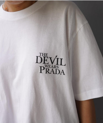 The DEVIL WEARS PRADA（穿普拉達的女王） 背部印花Logo T恤