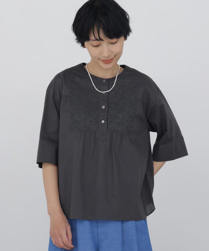 《洗える / Good Price》 刺繡拼接女襯衫