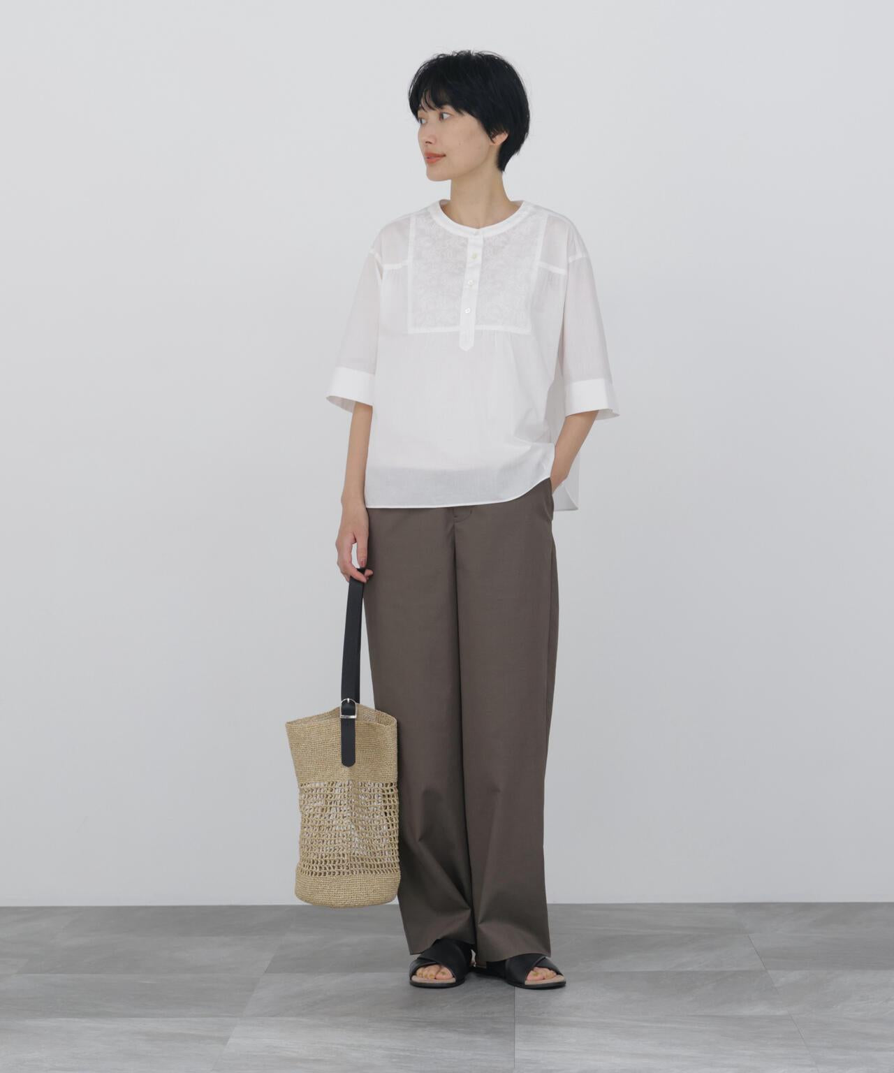 《洗える / Good Price》 刺繡拼接女襯衫