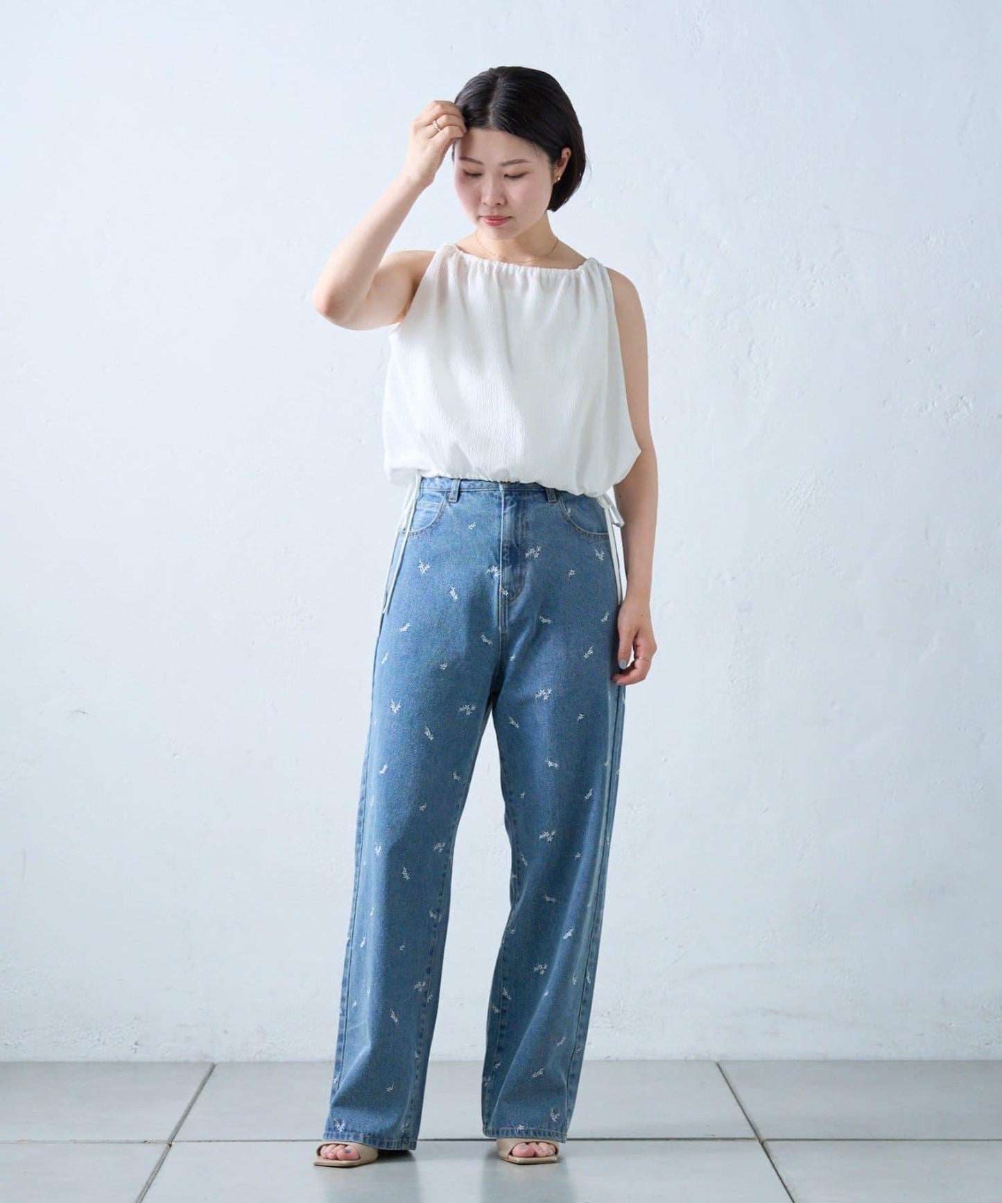 willow 花卉刺繡寬鬆直筒牛仔褲