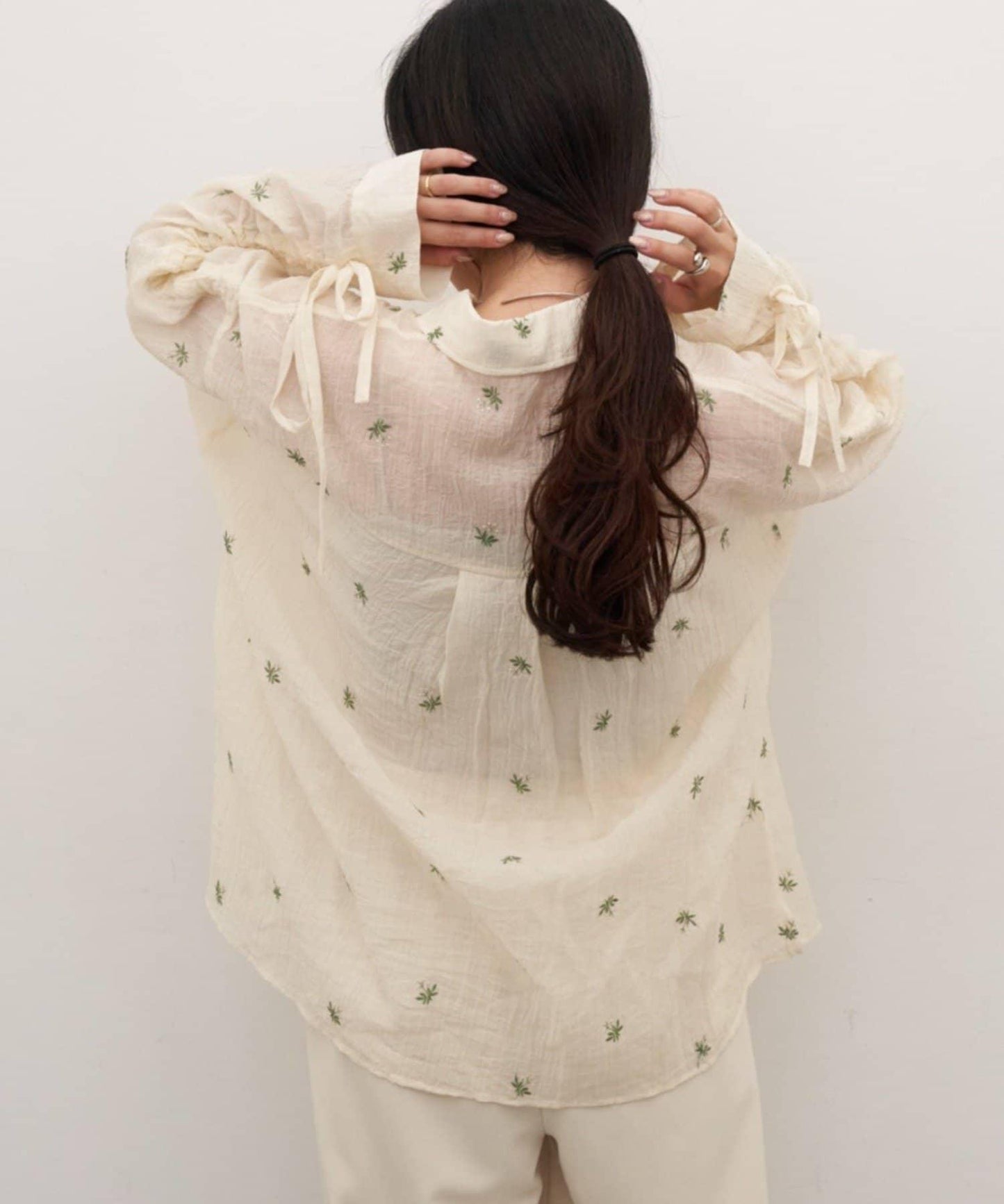 yomo企畫 輕透刺繡袖褶皺襯衫