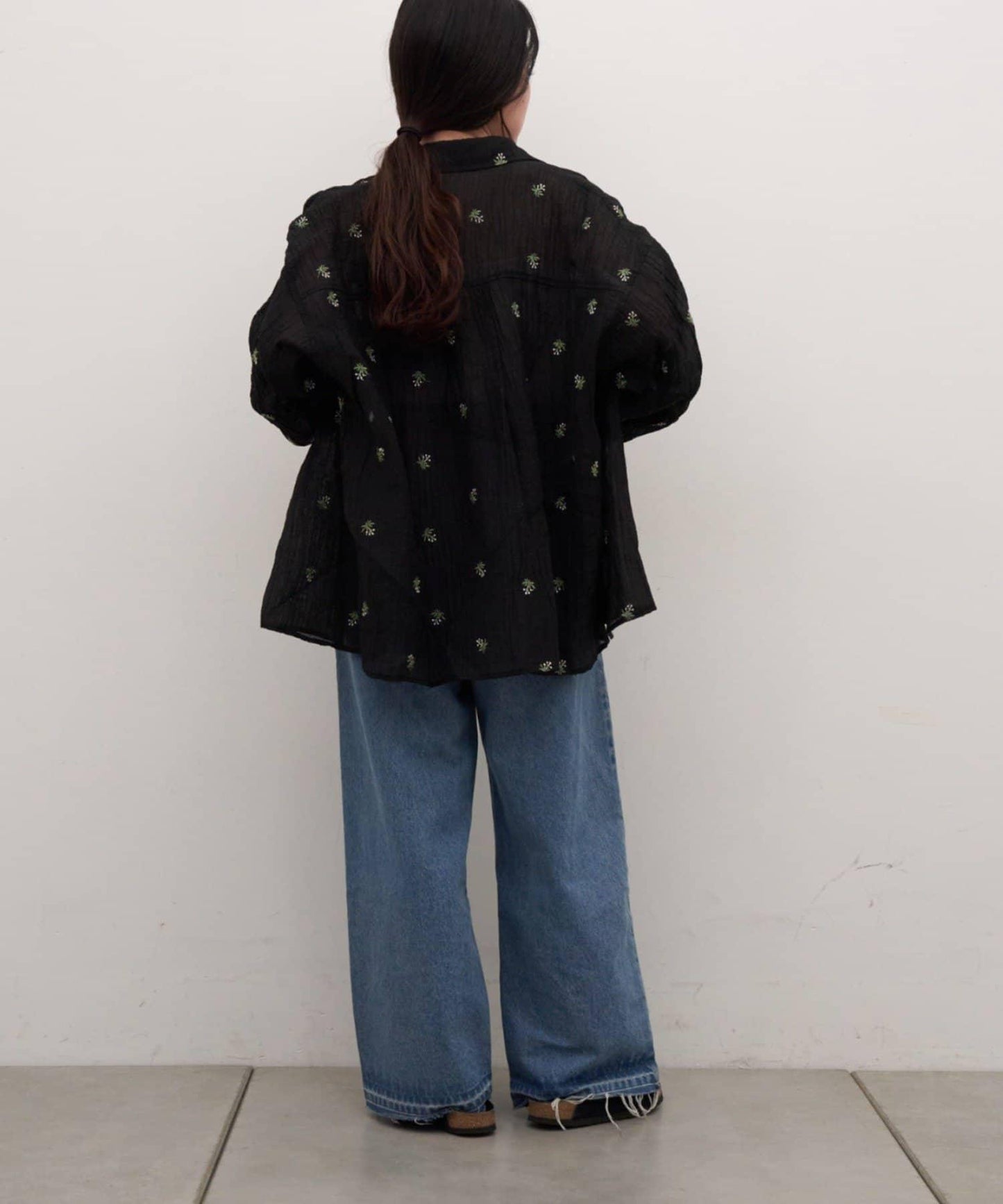 yomo企畫 輕透刺繡袖褶皺襯衫