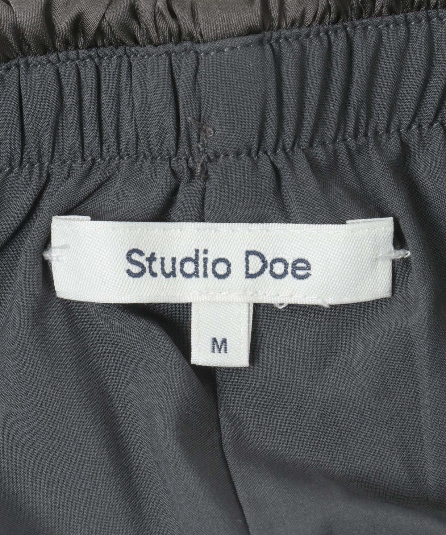 Studio Doe 緞面褶皺休閒褲