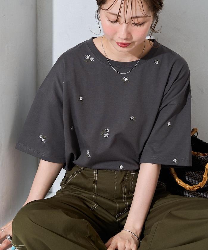 花卉刺繡 寬鬆版型 半袖設計 T恤（展開）