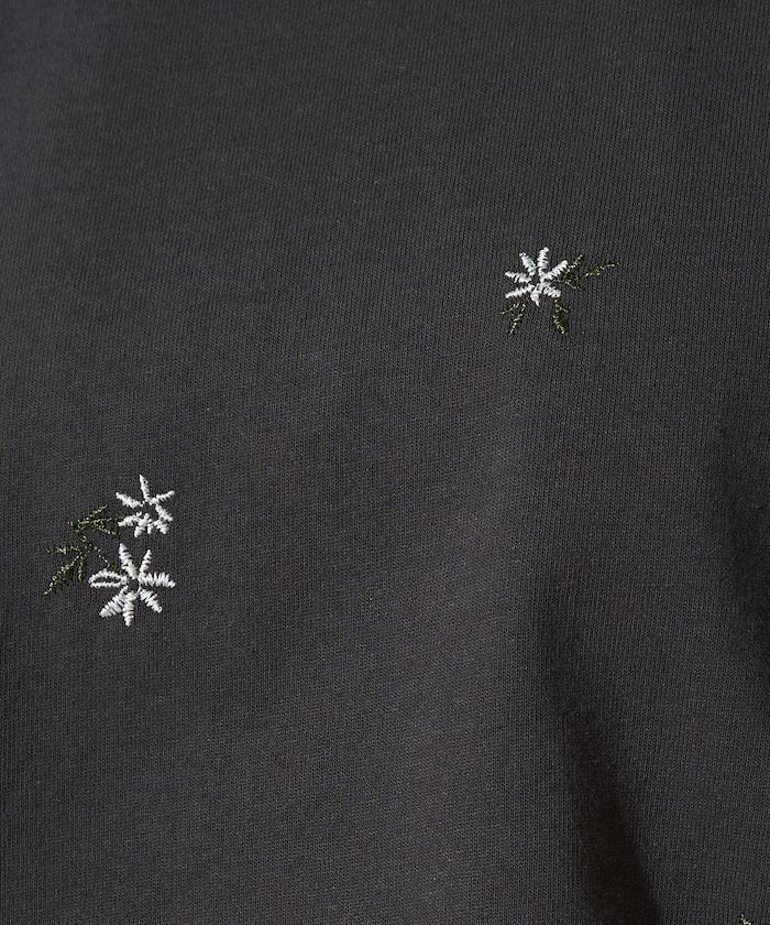 花卉刺繡 寬鬆版型 半袖設計 T恤（展開）