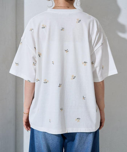 花卉刺繡 寬鬆版型 半袖設計 T恤（展開）