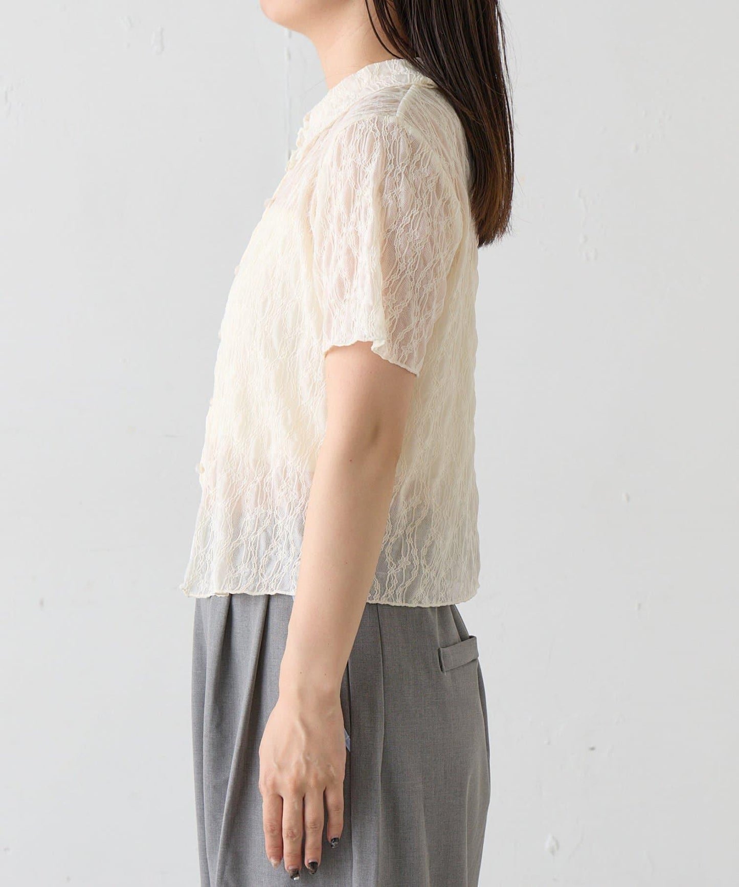 B 蕾絲花邊襯衫