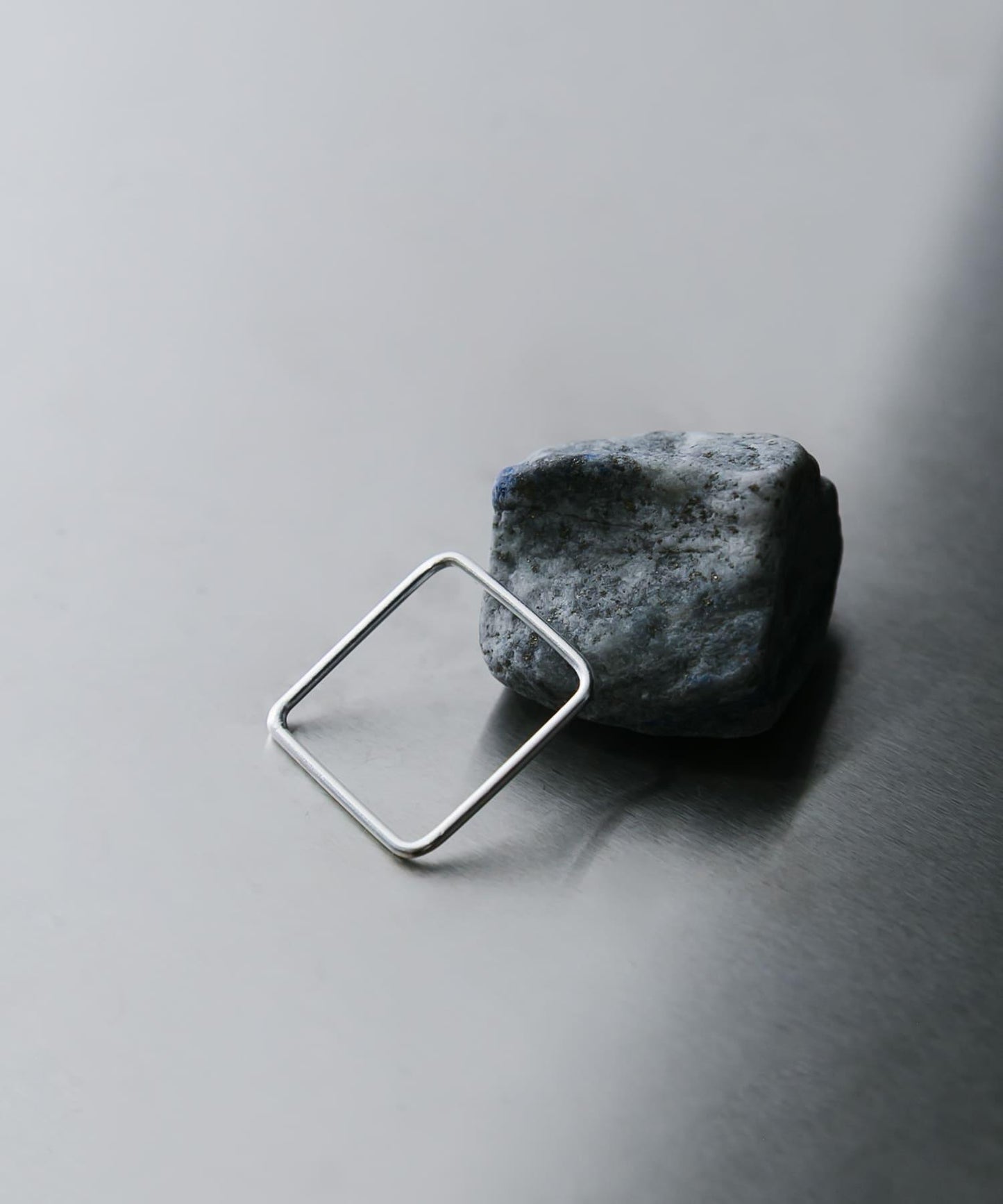 細身方形設計 SMELLY so’ slender square 戒指