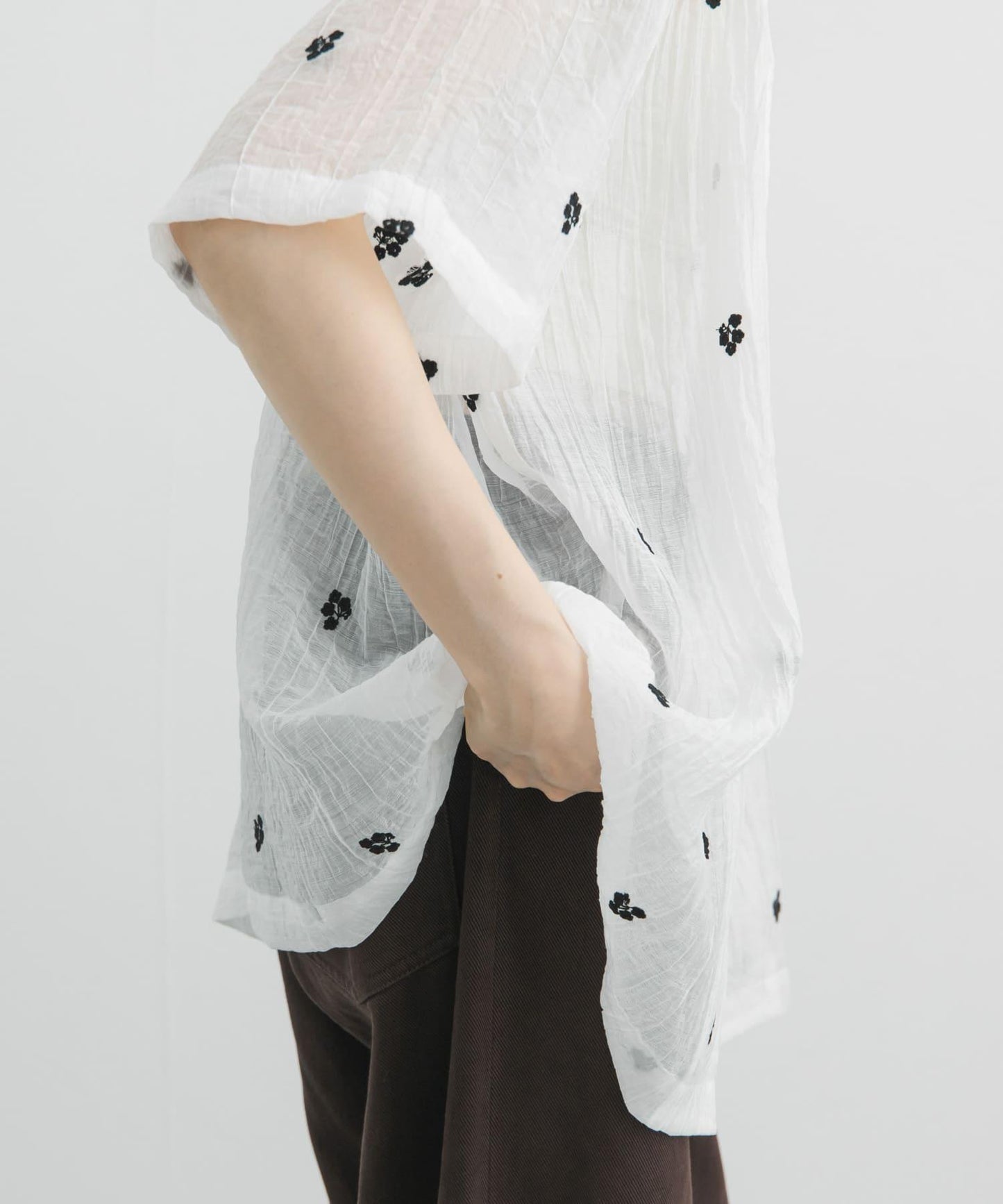 刺繡透紗襯衫