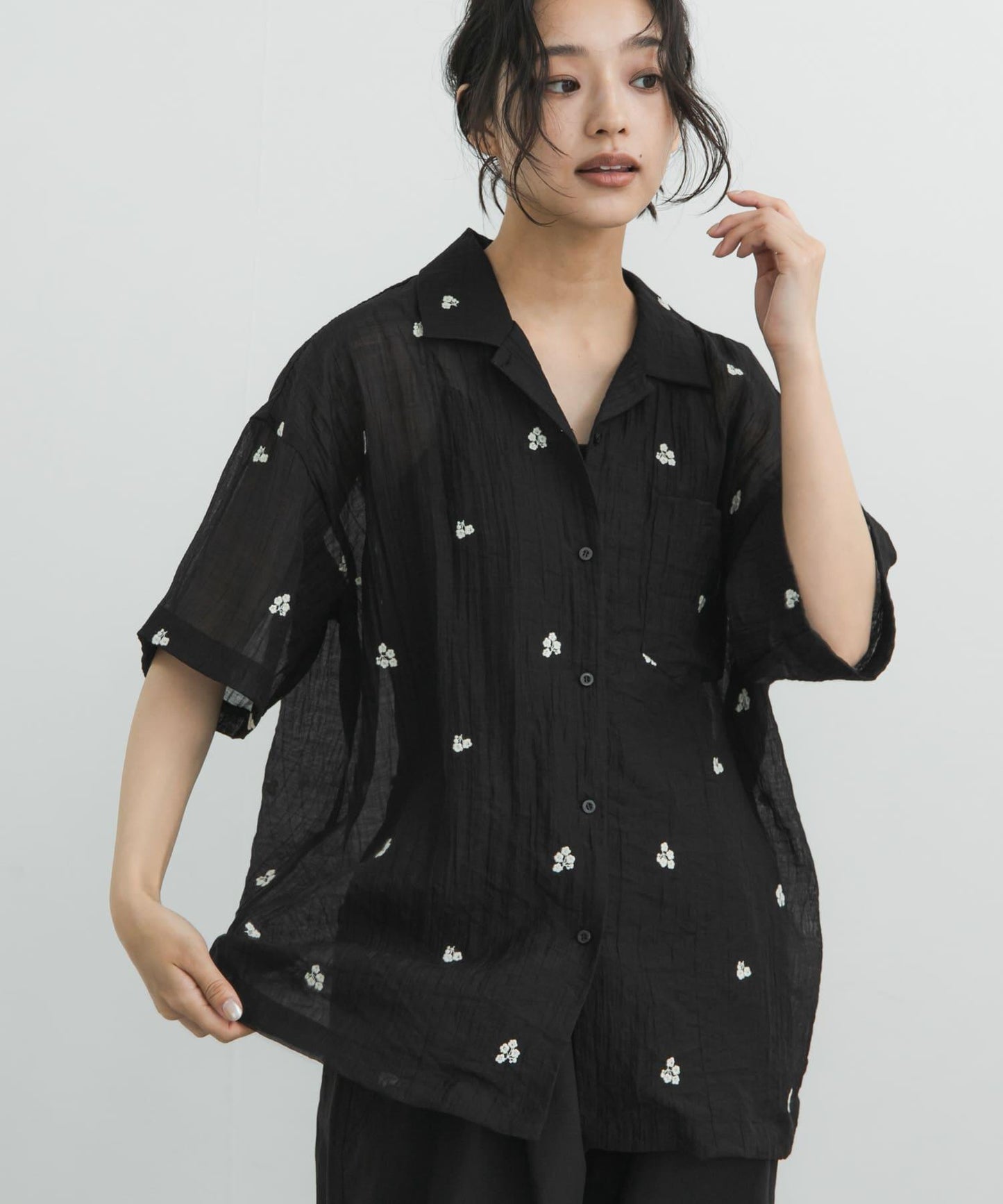 刺繡透紗襯衫