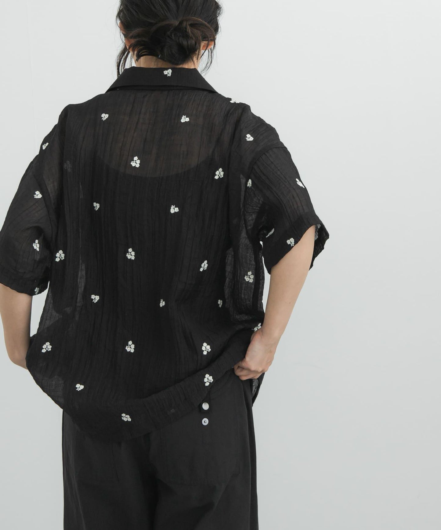 刺繡透紗襯衫