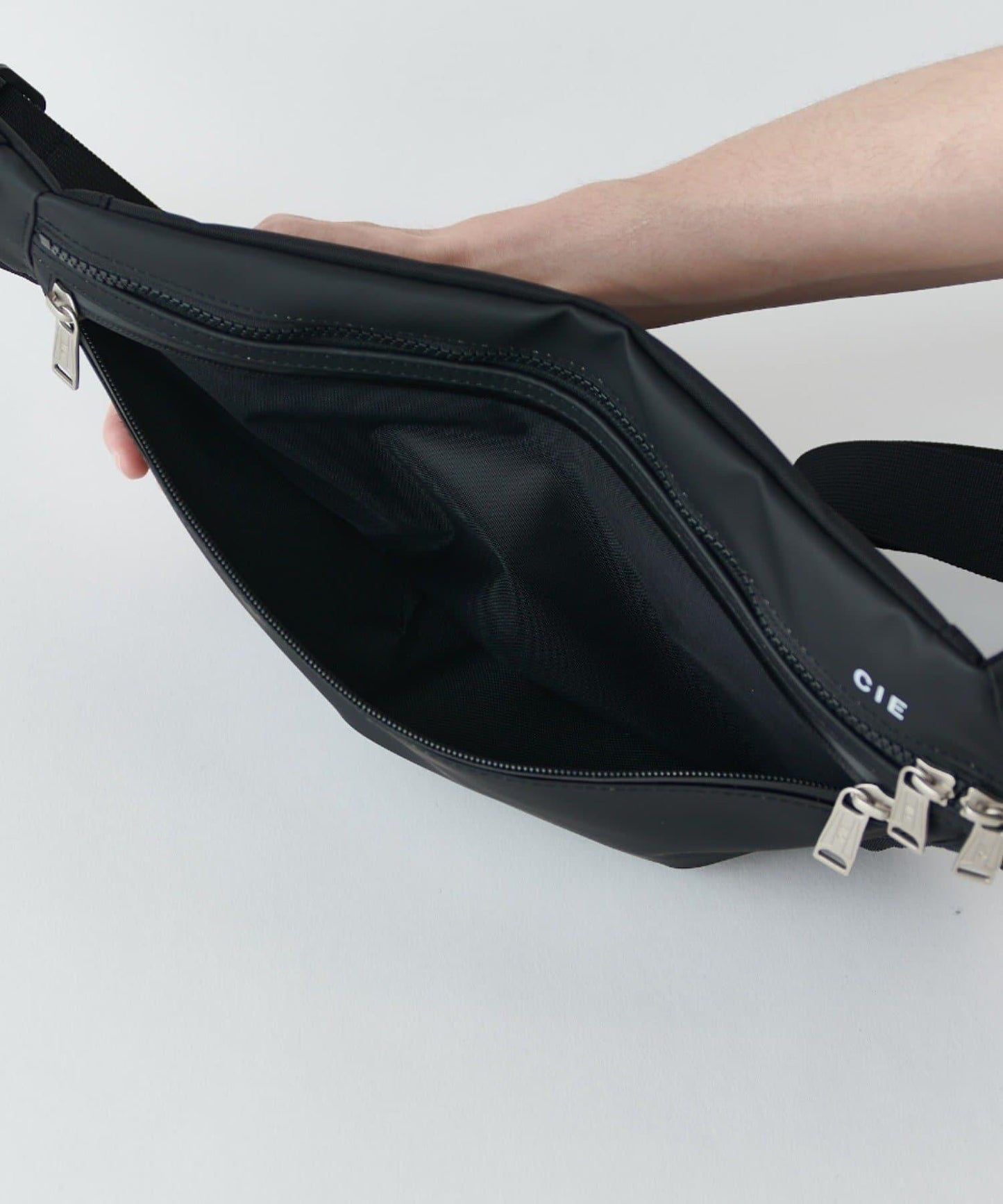 CIE VARIOUS SLINGBAG-M 斜挎包