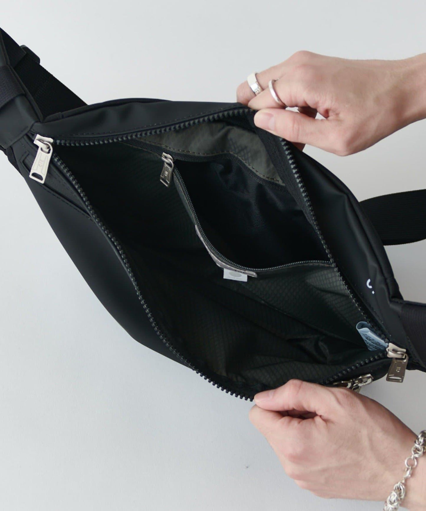 CIE VARIOUS SLINGBAG-M 斜挎包