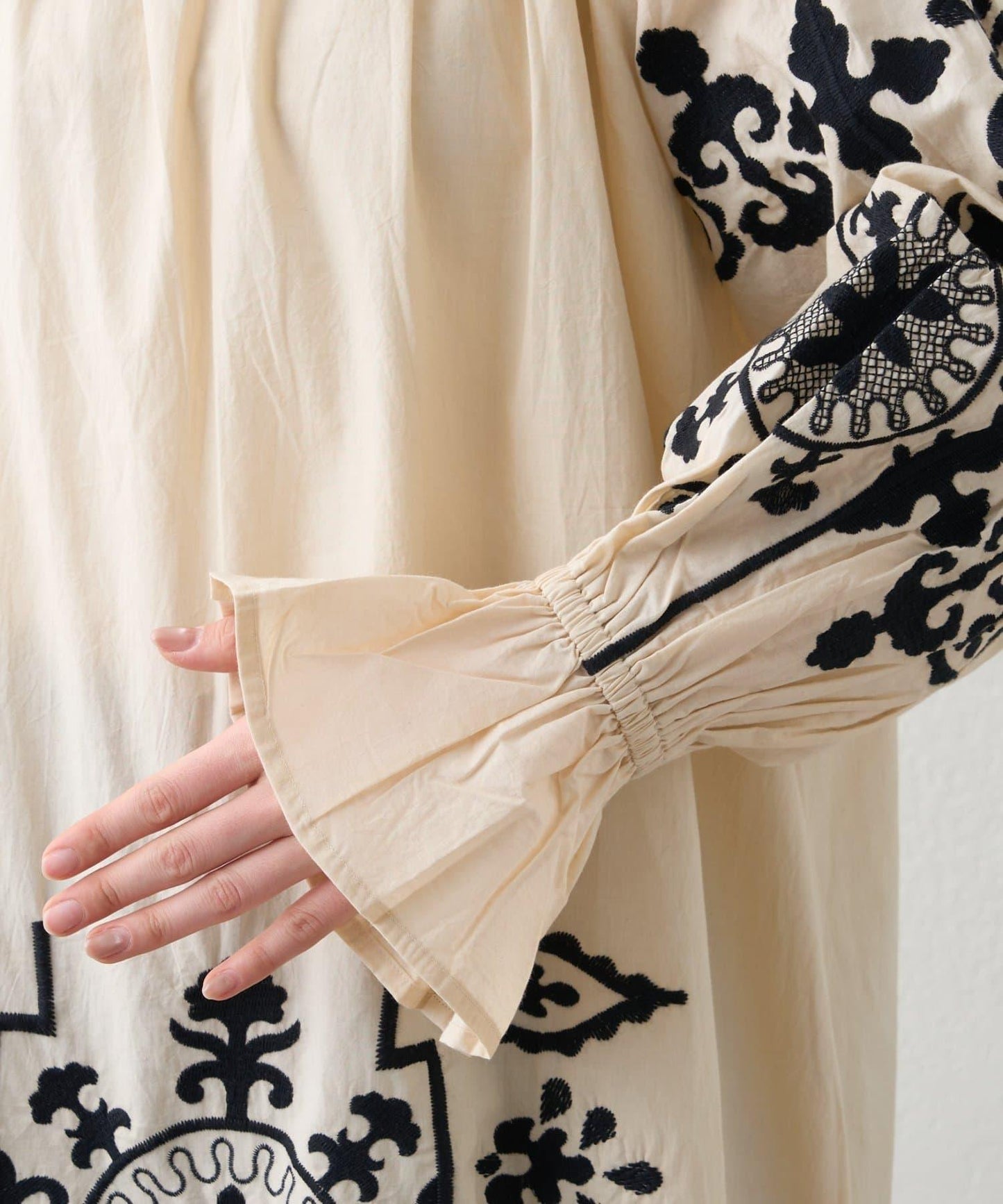 Aguni 2WAY 蓬鬆廓形 刺繡 連衣裙