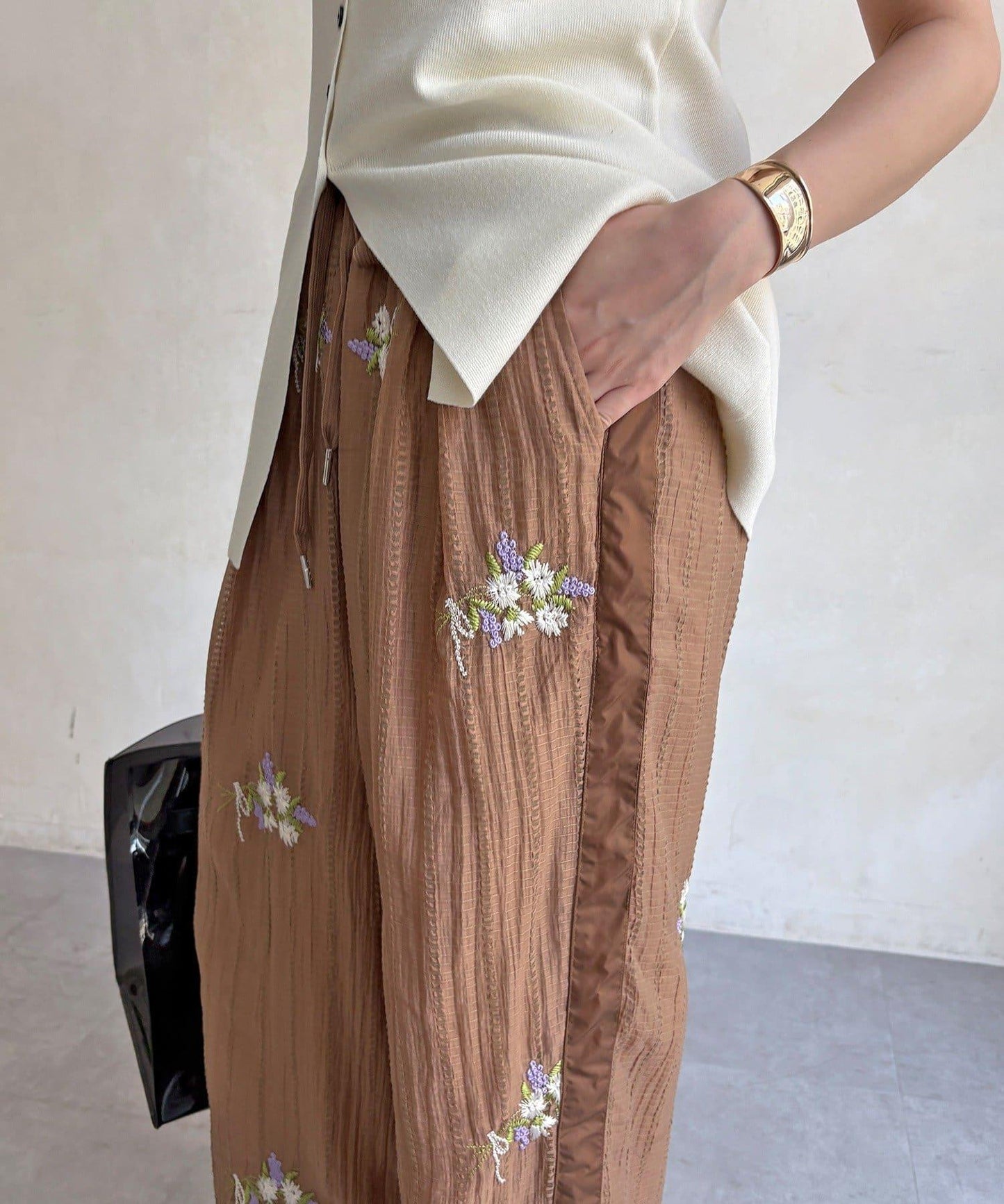 花卉刺繡 休閒褲（網絡）