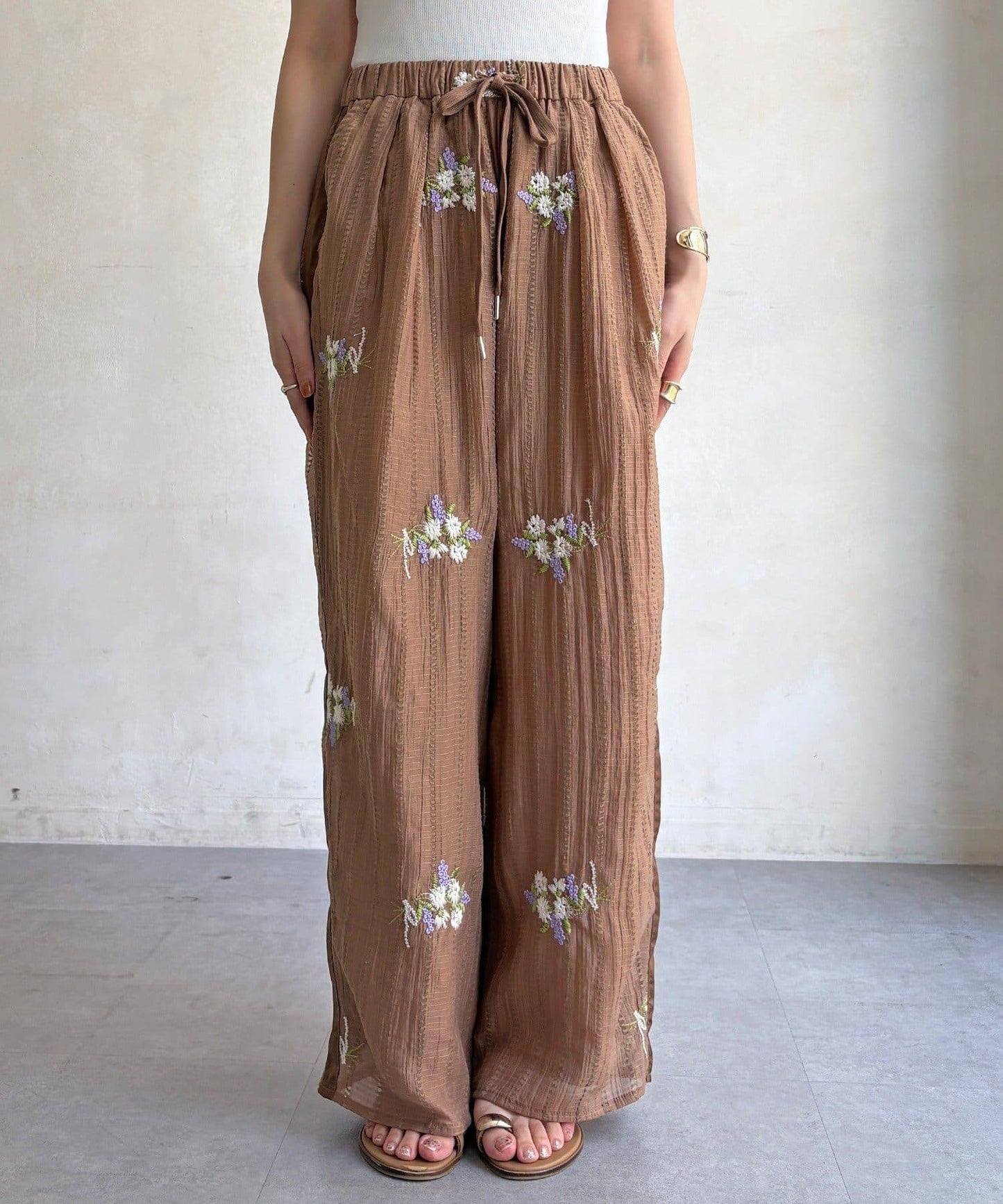 花卉刺繡 休閒褲（網絡）