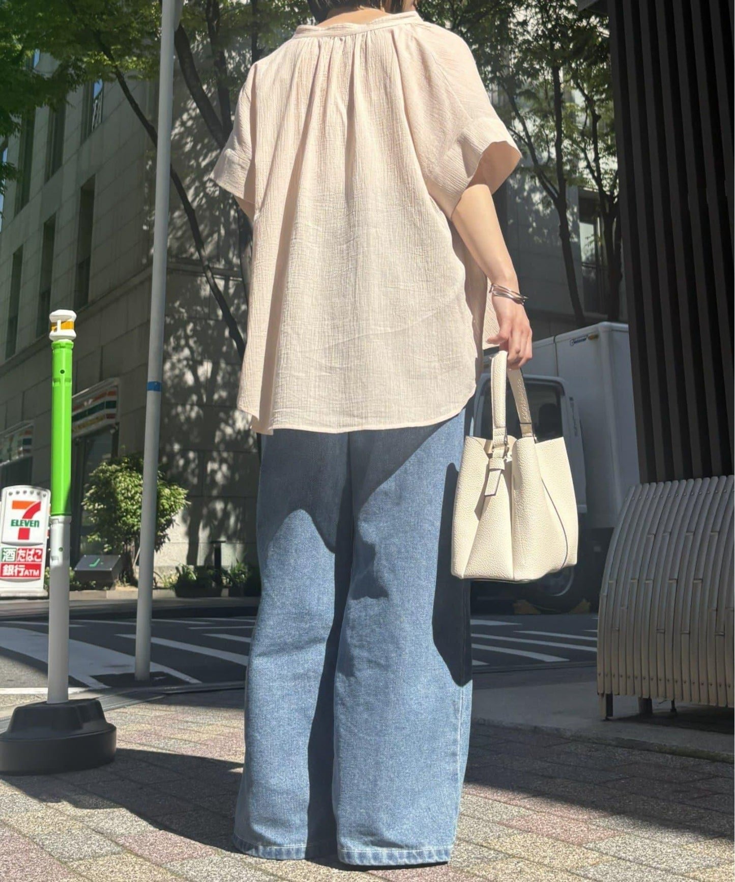 楊柳褶皺開領襯衫
