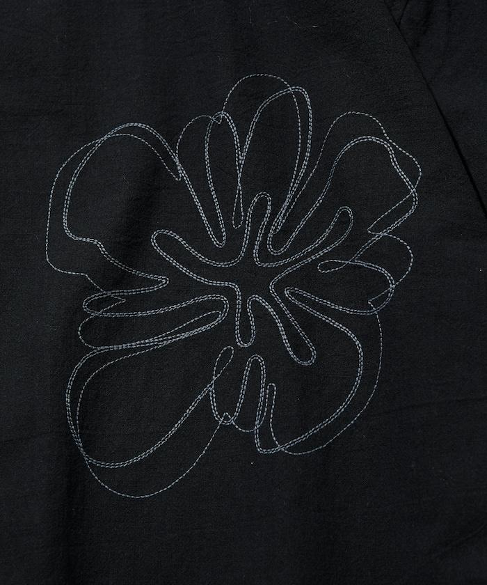 寬鬆版花朵刺繡短袖開領襯衫