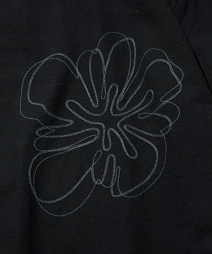 寬鬆版花朵刺繡短袖開領襯衫