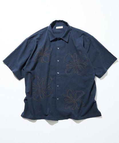 寬鬆版花朵刺繡短袖開領襯衫