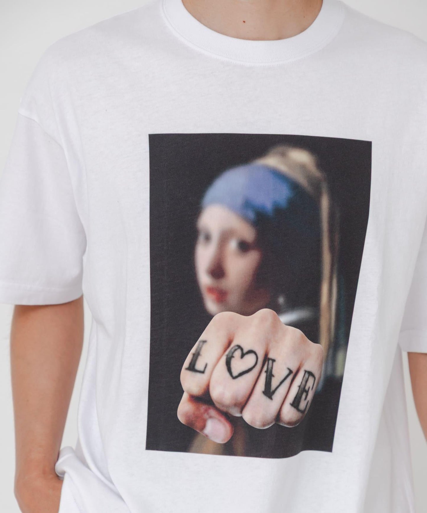 GIRL WITH A LOVE 英文圖案T恤