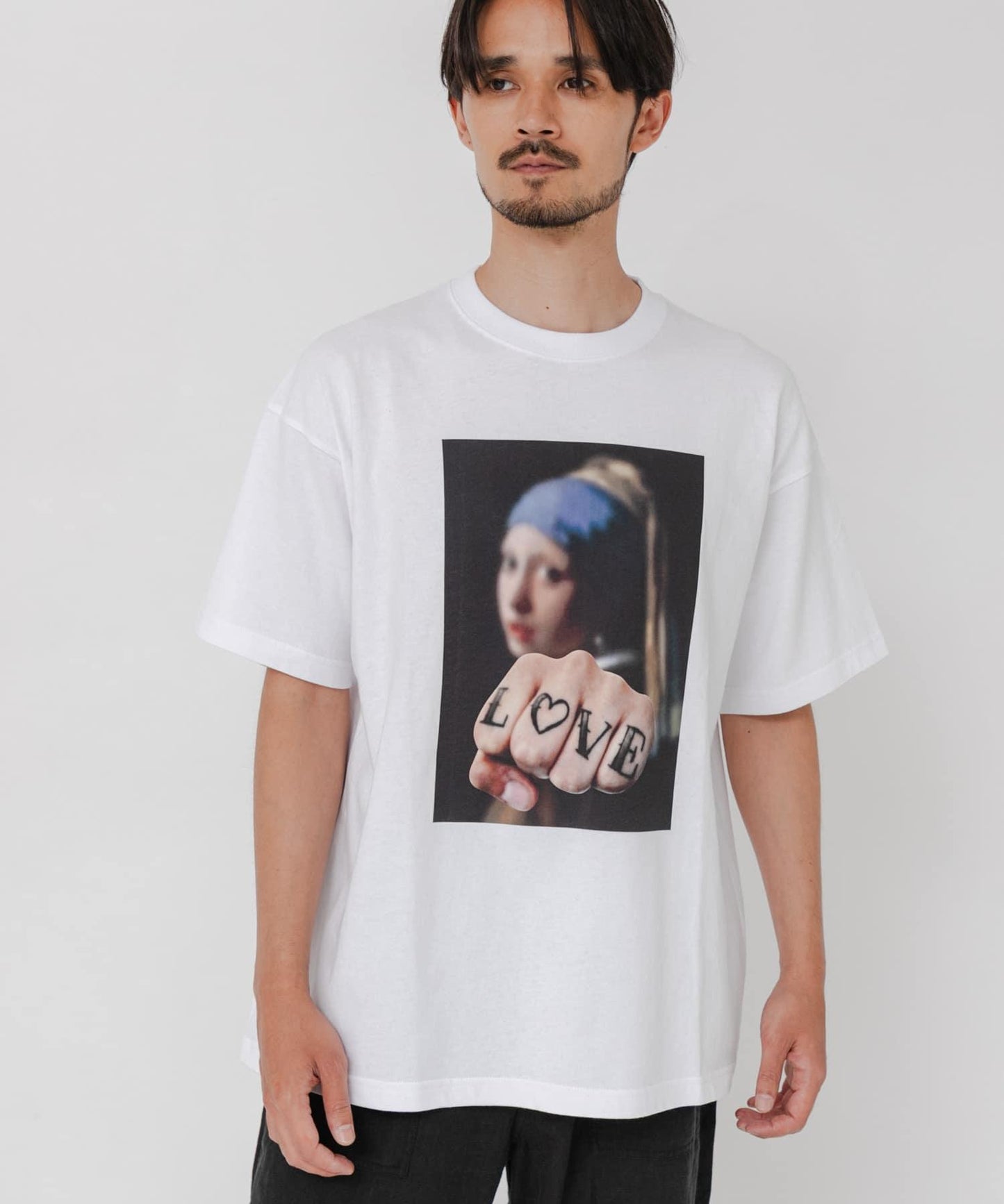 GIRL WITH A LOVE 英文圖案T恤