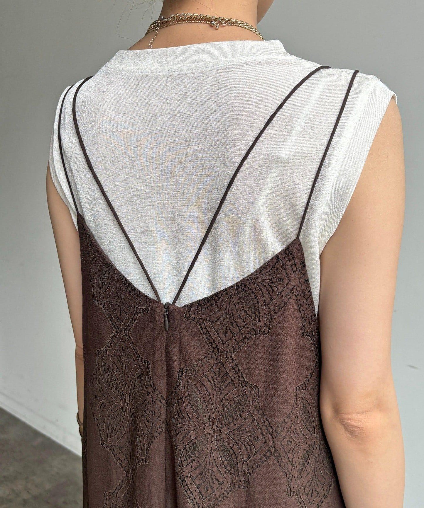 蕾絲吊帶連衣裙