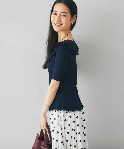 襟部蕾絲鑲邊 金色紐扣 針織上衣