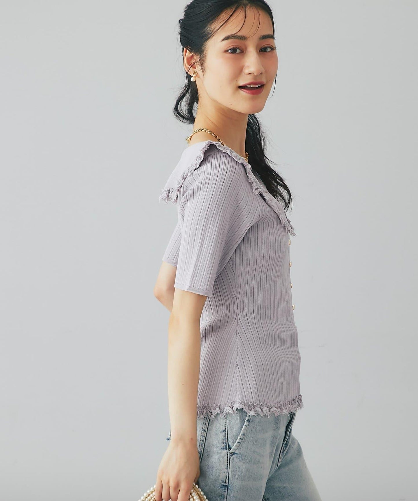 【La boutique BonBon】翻領蕾絲飾邊金釦針織衫