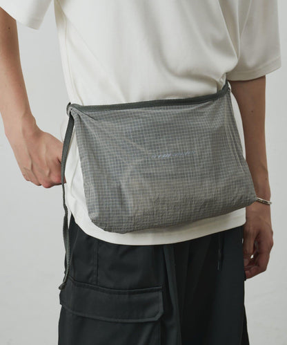 【UNISEX】撥水ポケッタブルリフレクターリップショルダー