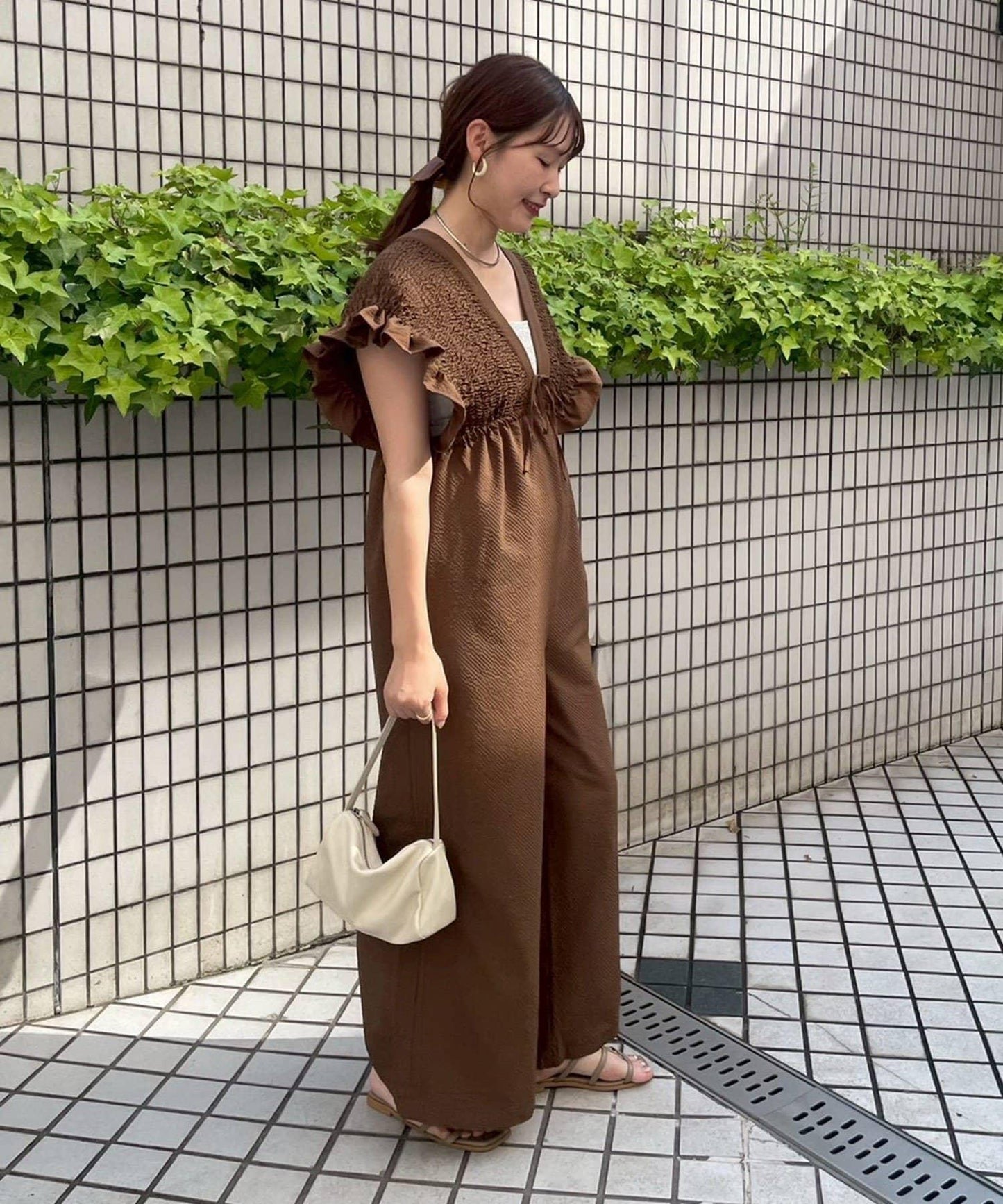 シャーリングフリルロンパース