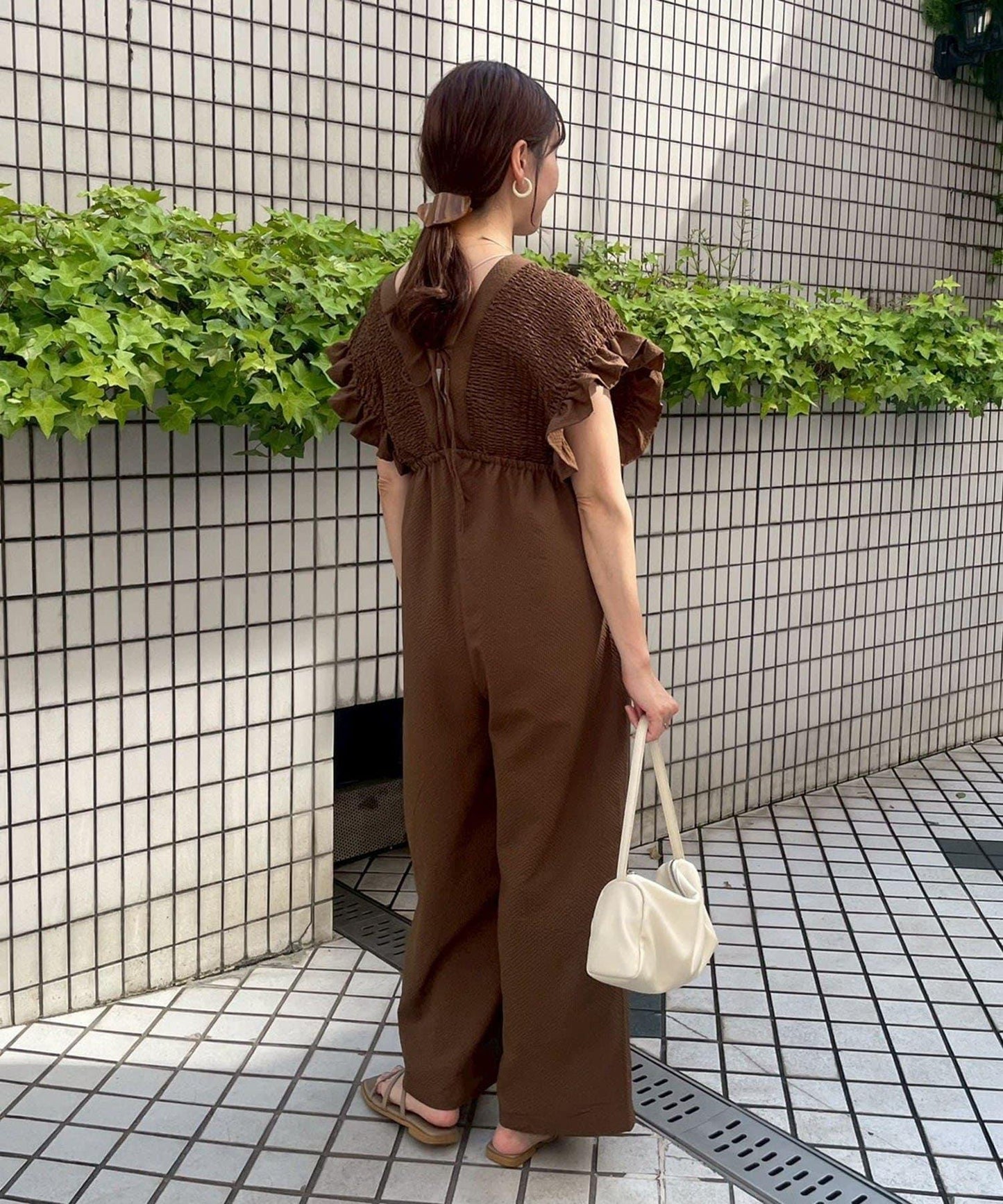 シャーリングフリルロンパース