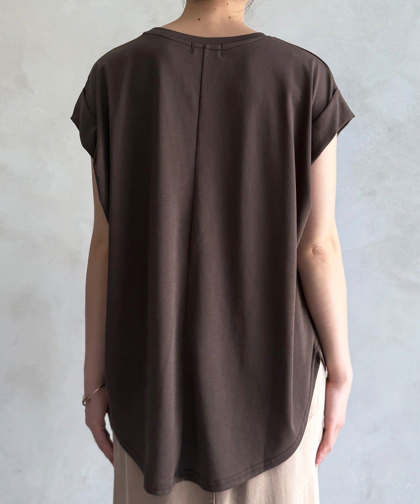 【WEB限定】肩タックプリントTEE