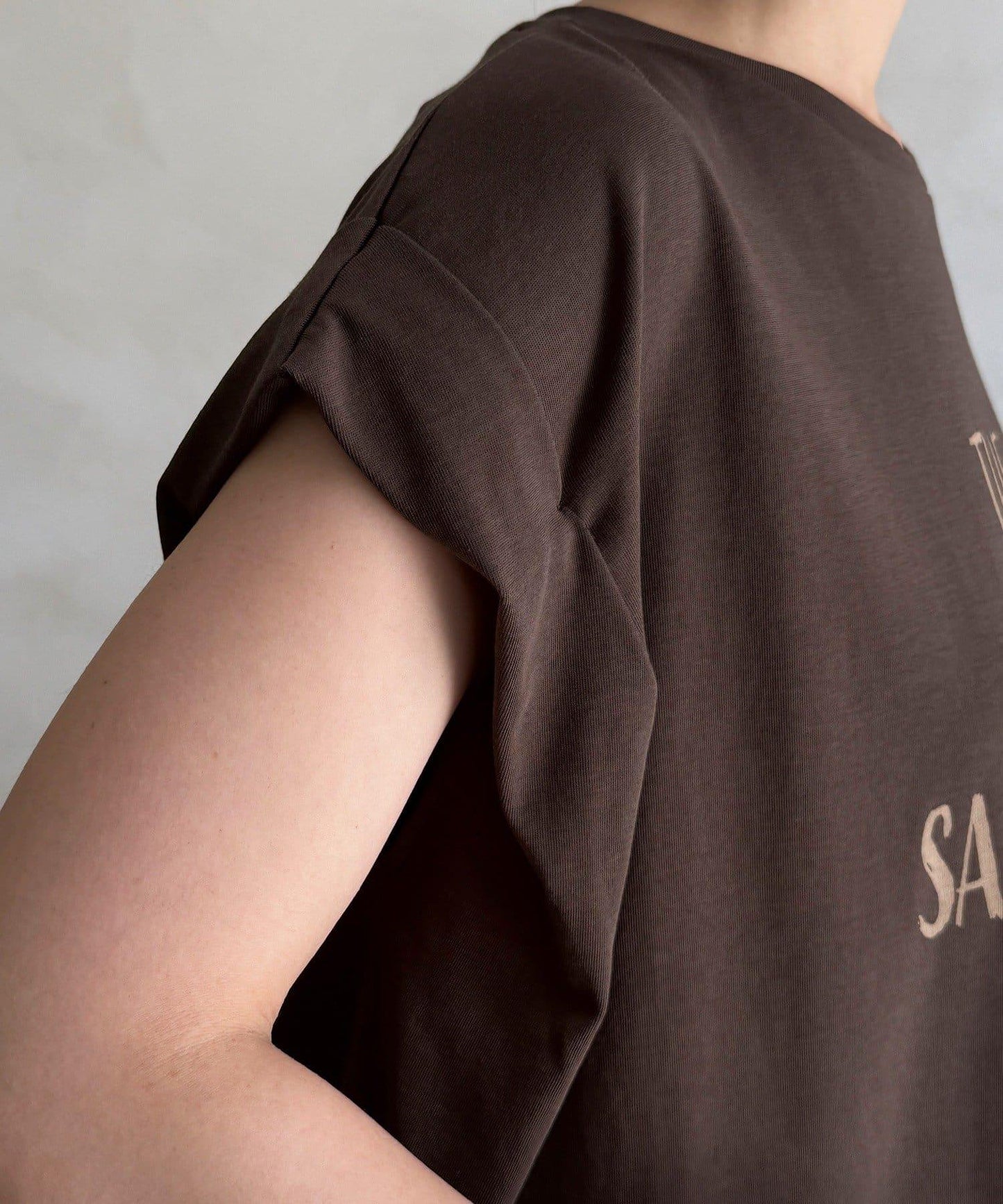 【WEB限定】肩タックプリントTEE