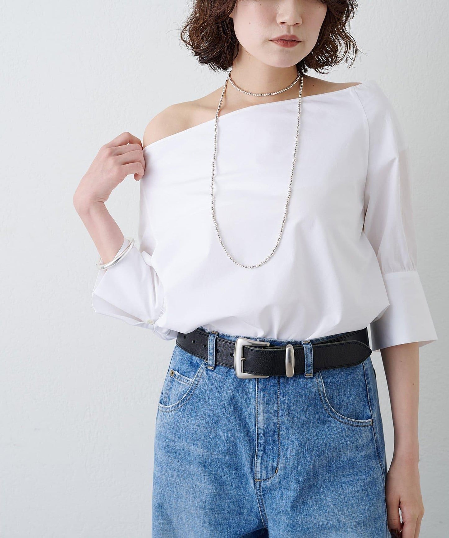 刺繡露肩襯衫