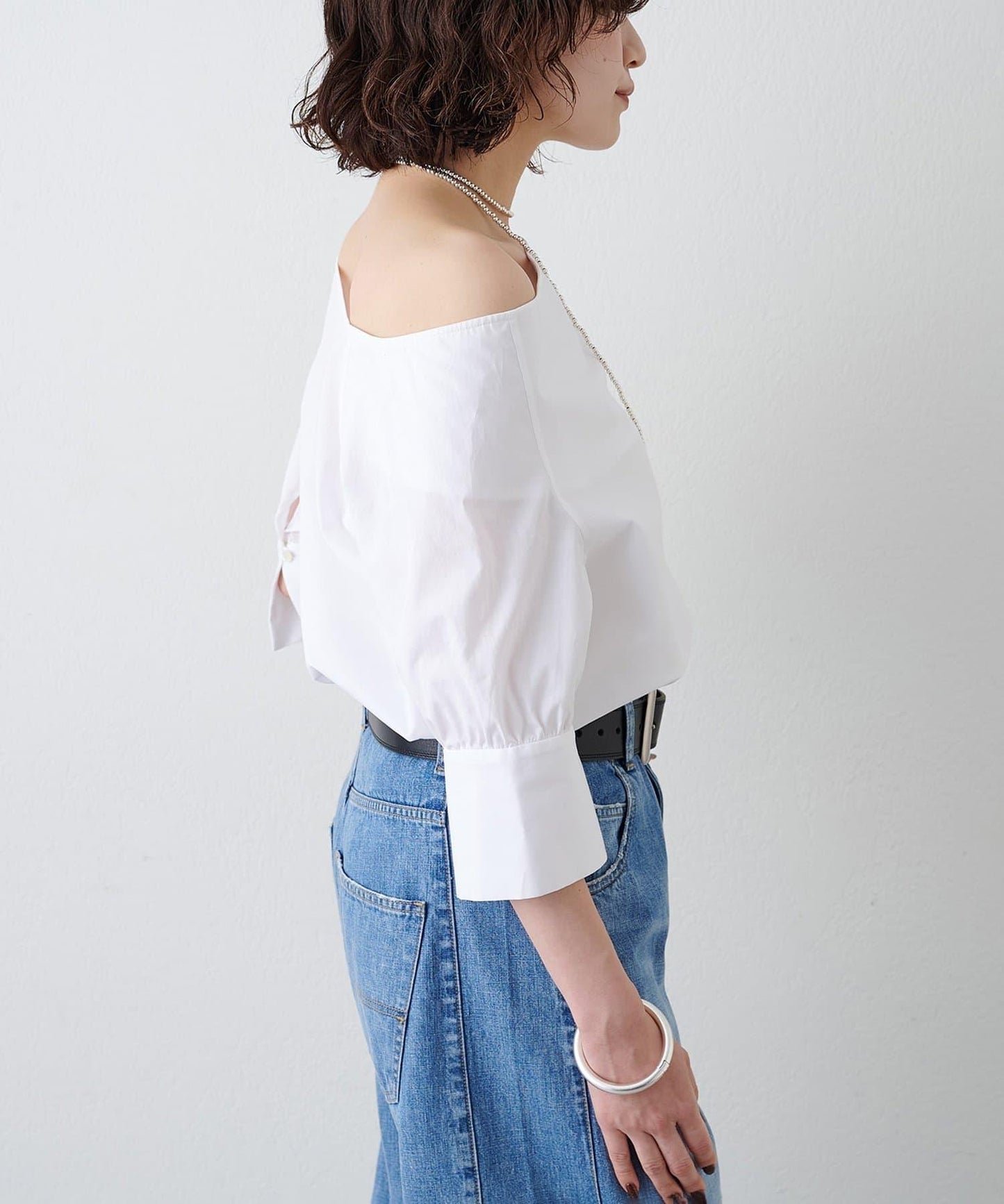 刺繡露肩襯衫