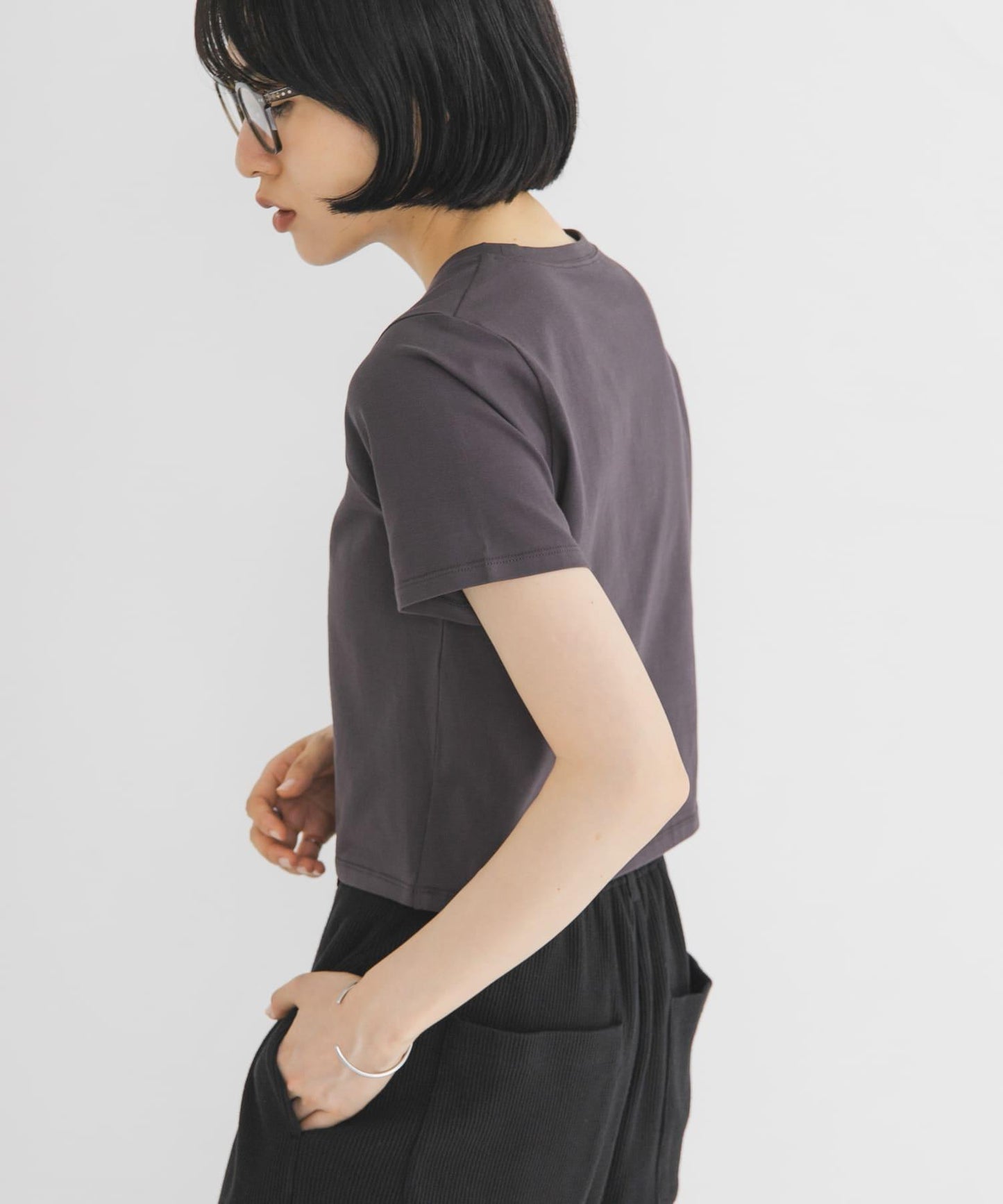 BASICクロップドTEE