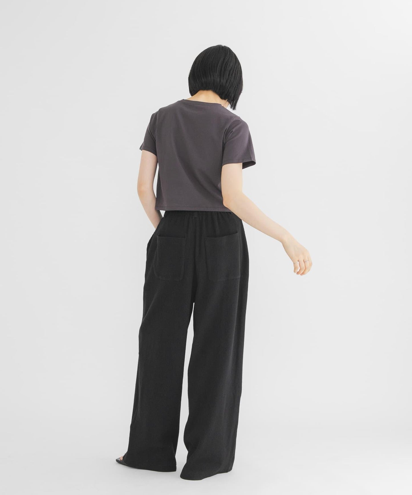 BASICクロップドTEE